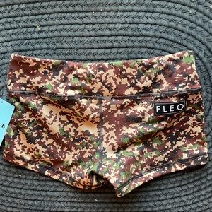 NWT Fleo Digi Camo OG Shorts MEDIUM